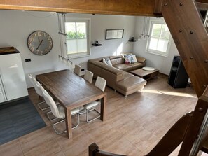 Unclassified image, 4 of 29, button