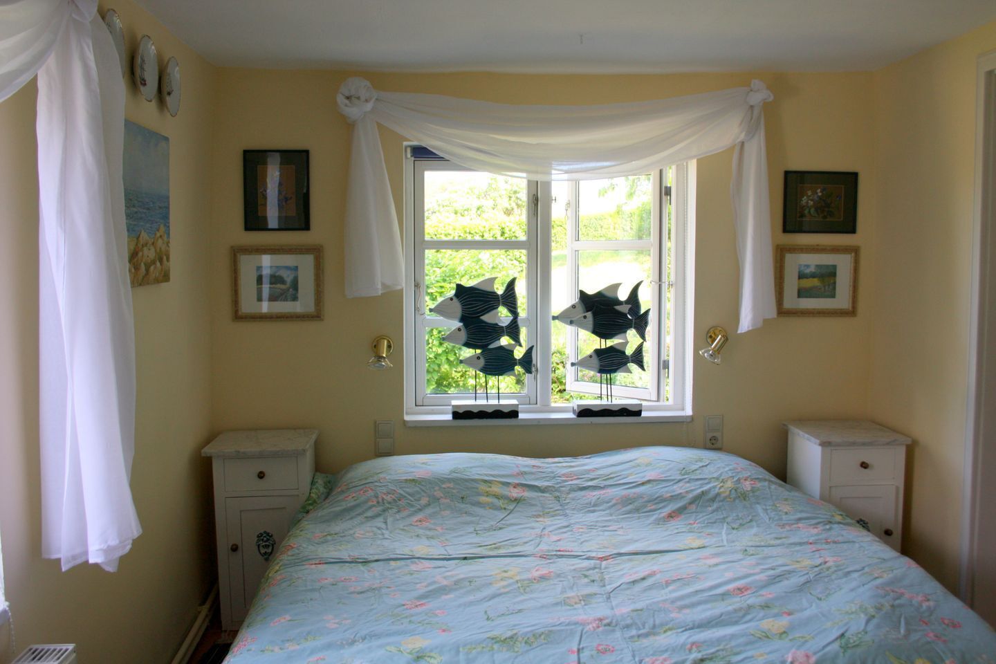 2 bedrooms, bed sheets
