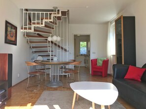 Unclassified image, 5 of 20, button