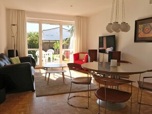 Télévision, lecteur de DVD, chaîne hi-fi