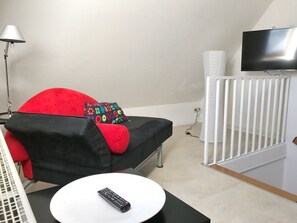 Unclassified image, 3 of 20, button