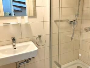 تجهيزات دش، مجففات شعر، مناشف