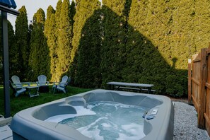 Tina de hidromasaje al aire libre