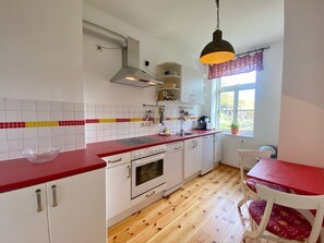 Refrigerador, horno, parrilla de estufa y lavavajillas 