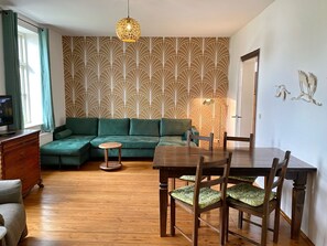 Unclassified image, 2 of 22, button