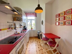 Refrigerador, horno, parrilla de estufa y lavavajillas 