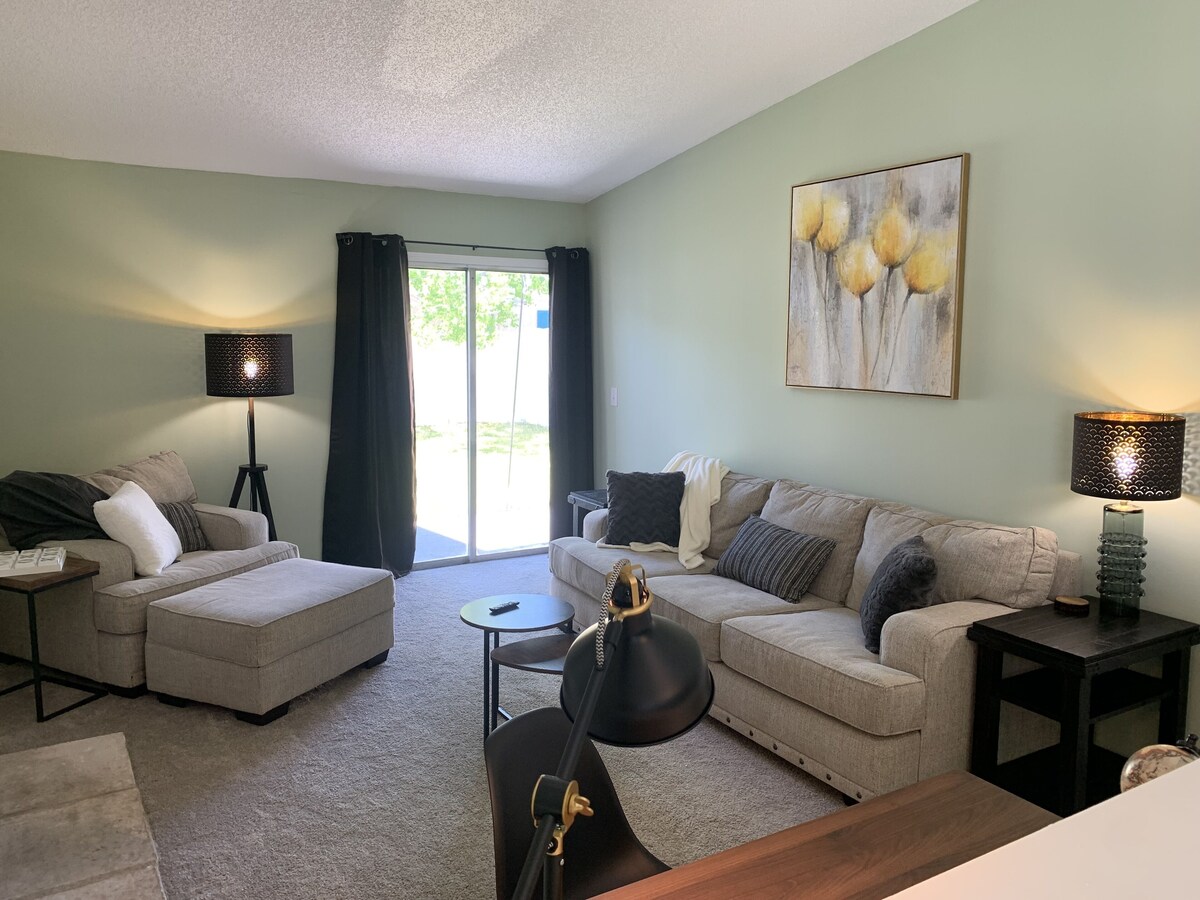 Southside Bungalow - Centrally Located