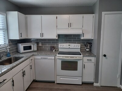 Southside Bungalow - Centrally Located