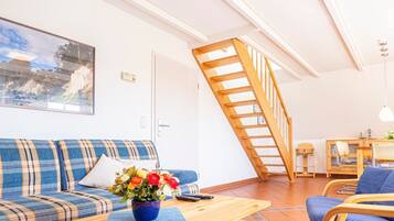 Fernseher, DVD-Player, Stereoanlage