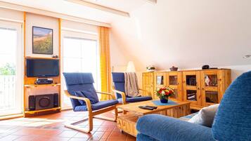 Fernseher, DVD-Player, Stereoanlage