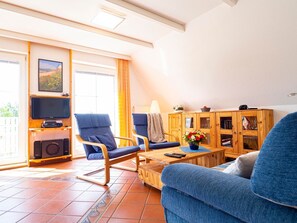 Fernseher, DVD-Player, Stereoanlage