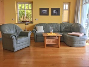 Unclassified image, 3 of 18, button