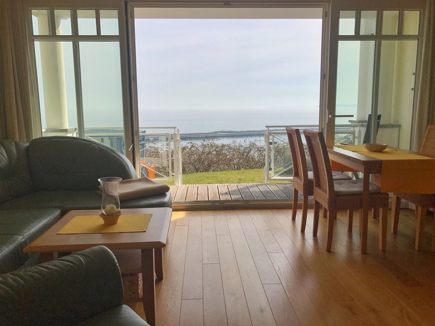 Télévision, lecteur de DVD, chaîne hi-fi