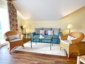 TV - Vacation apartment "Kreideblick" (Sagard)