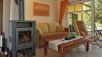 TV, fireplace, stereo