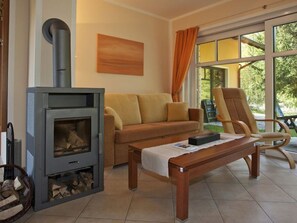 TV, fireplace, stereo