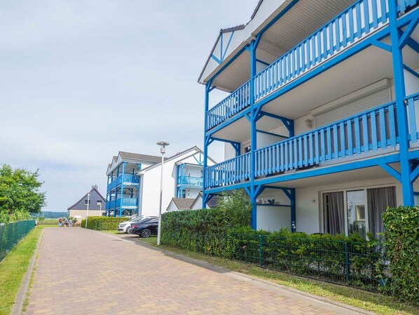 Unclassified image, 1 of 17, button