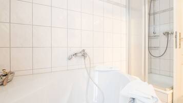 Douche, serviettes fournies