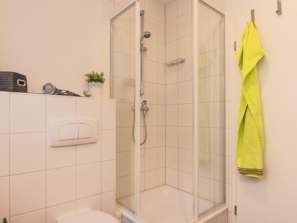 Suihku, hiustenkuivaaja, pyyhkeet