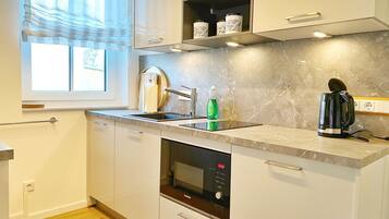 Fridge, microwave, oven, stovetop