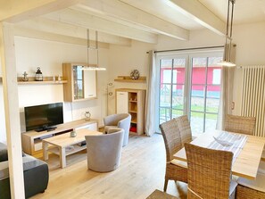 Unclassified image, 4 of 21, button