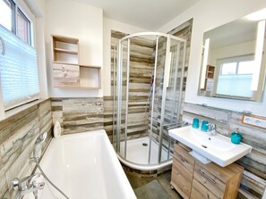 Shower, hair dryer, towels