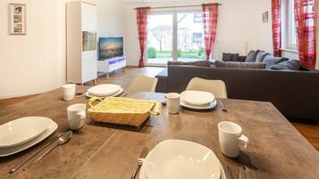 Fernseher, DVD-Player, Stereoanlage