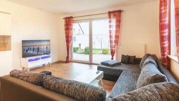 Fernseher, DVD-Player, Stereoanlage