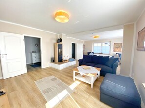 Unclassified image, 4 of 39, button