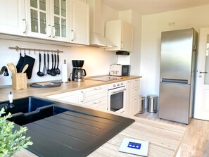 Unclassified image, 2 of 39, button