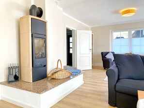 Fernseher, DVD-Player, Stereoanlage