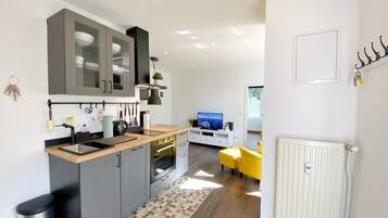 Fridge, microwave, stovetop, dishwasher