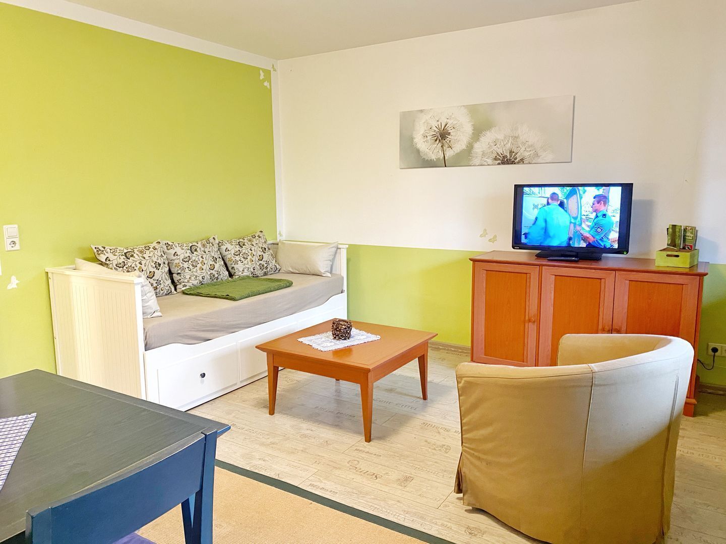 Fernseher, Tischtennisplatte