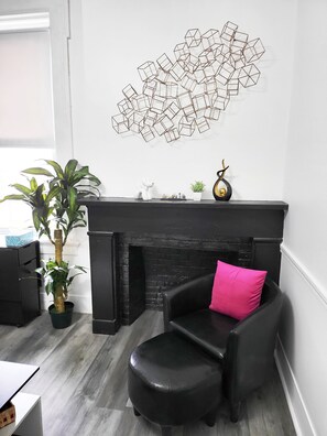 Interior - Coaster Heaven ~ Mins to CP & SF ~ King/WD/Pet OK/Kids Friendly/Largest Mural (Sandusky)