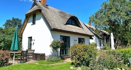 Groß Stresow - Irmi´s Kate - Ferienhaus und Doppelhaushälfte mit Großem Garten - Groß Stresow -