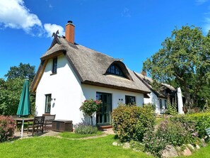 Exterior - Groß Stresow - Irmi´s Kate - Ferienhaus und Doppelhaushälfte mit Großem Garten - Groß Stresow - (Putbus)