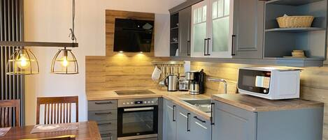 Fridge, microwave, oven, stovetop