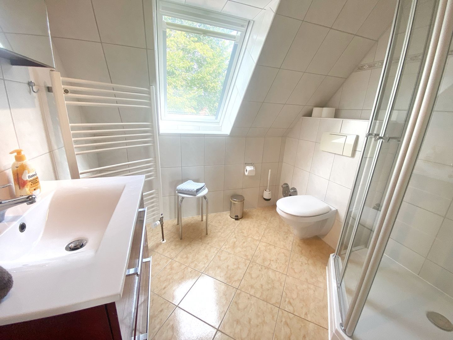 Een douche, handdoeken
