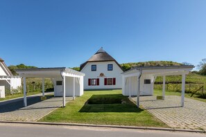 Unclassified image, 4 of 36, button