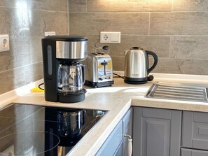 Fridge, microwave, oven, stovetop