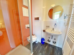Shower, hair dryer, towels - Apartment 308 - Rondell an der Jasmundtherme - Neddesitz an der Jasmundperle / (Sagard)