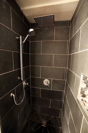 Combined shower/tub, hair dryer, towels, soap