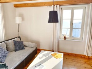 Unclassified image, 3 of 11, button