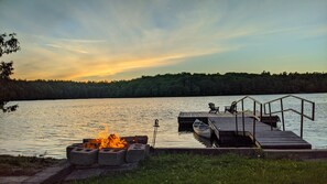 Property grounds - Serene Lakefront Retreat with Hot Tub (Mallorytown)