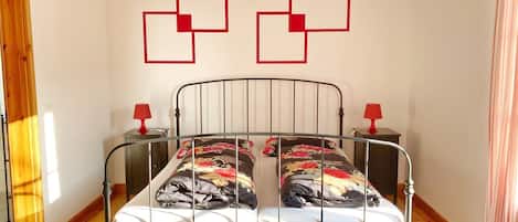2 bedrooms, WiFi, bed sheets