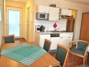 Refrigerador, microondas, parrilla de estufa y lavavajillas 