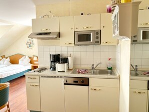 Refrigerador, microondas, parrilla de estufa y lavavajillas 