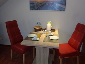 Dining - Hafenresidenz - Apartment 37 "Windland" - Hafenresidenz Wiek (Wiek)