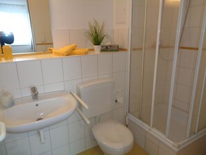 Ducha, secador de pelo, toallas