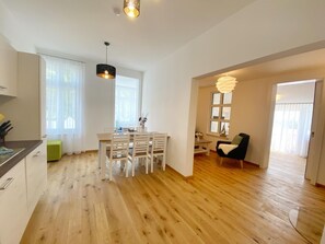 Unclassified image, 2 of 15, button